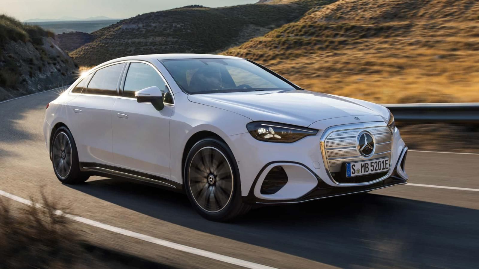Νέα ηλεκτρική Mercedes C-Class: Με 490 άλογα και 762 χλμ. αυτονομία